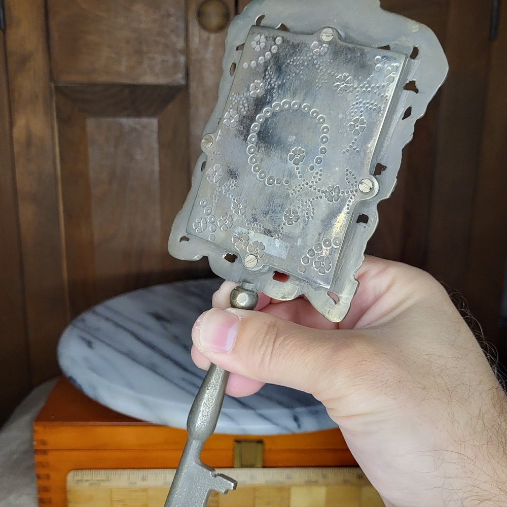 Vintage Ornate Handheld Mirror with Key Handle - Picture 5 of 13